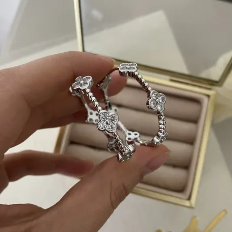Van Cleef Model Küpe
